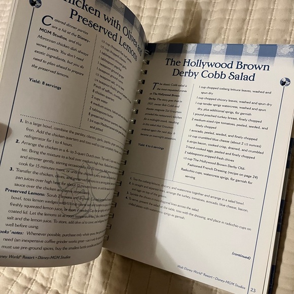 Disney Mickey and Chefs Cookbook - Blue and‎ White - Picture 10 of 10